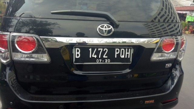 Plat mobil pengawal Setya Novanto. Foto: Adhim Mughni/kumparan