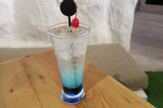 Sexy Blue Ice di Gold Star Cafe, Bandung (Foto: Stephanie Elia/kumparan)