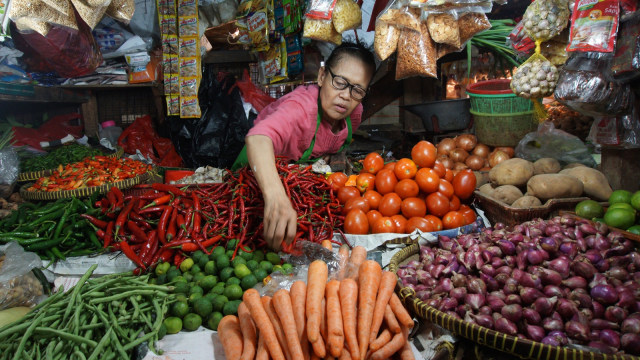 Toko sayuran di pasar tradisional.  (Foto: Fanny Kusumawardhani/kumparan)