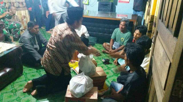 H. Askolani Jasi Santuni Korban Puting Beliung (1)