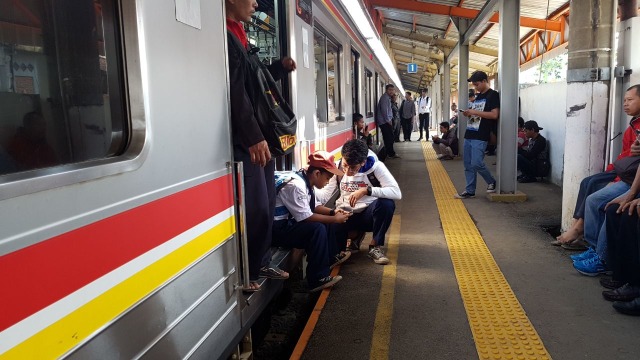 Kereta Anjlok di Stasiun Manggarai (Foto: Melanie/kumparan)