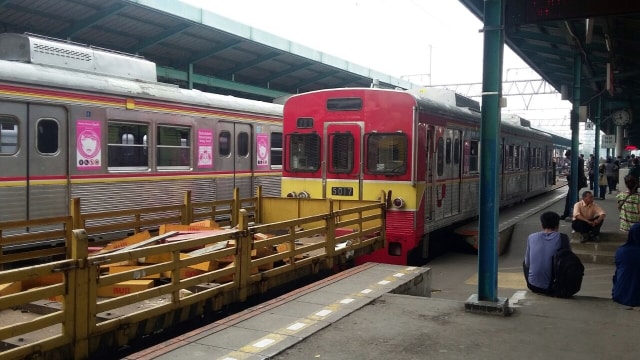 Kereta anjlok ditarik (Foto: Istimewa)