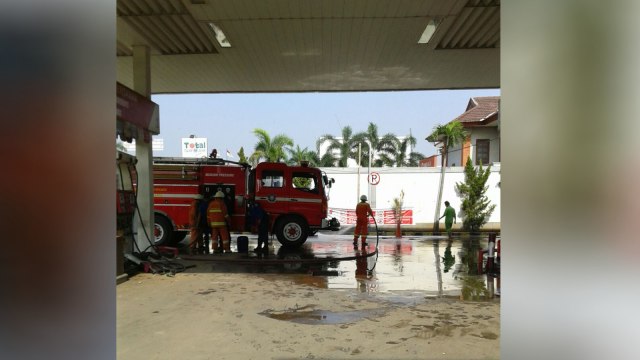 Kebakaran di SPBU di Kalimalang (Foto: Dok. Damkar Jakarta Barat)