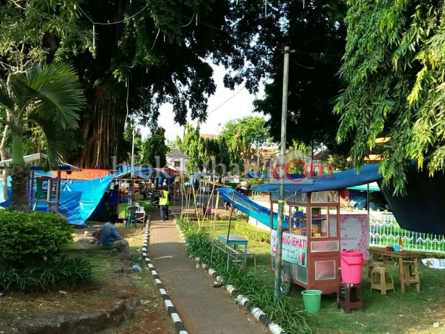 Jelang Haul Sunan Bonang - Pedagang Mulai Padati Alun-Alun Tuban