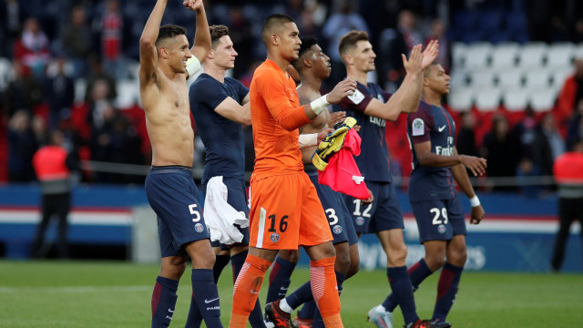 Para pemain PSG merayakan kemenangan. (Foto: REUTERS/Benoit Tessier)