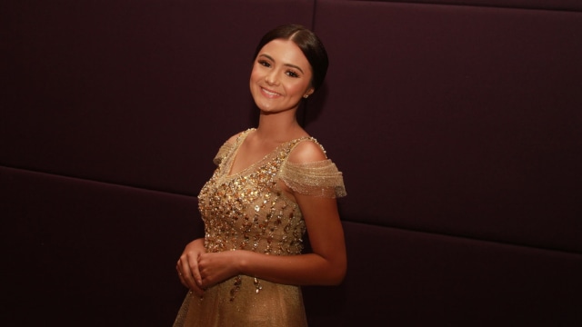Main Ranah 3 Warna, Amanda Rawles Perdana Tampil Pakai Jilbab di Film (28044)