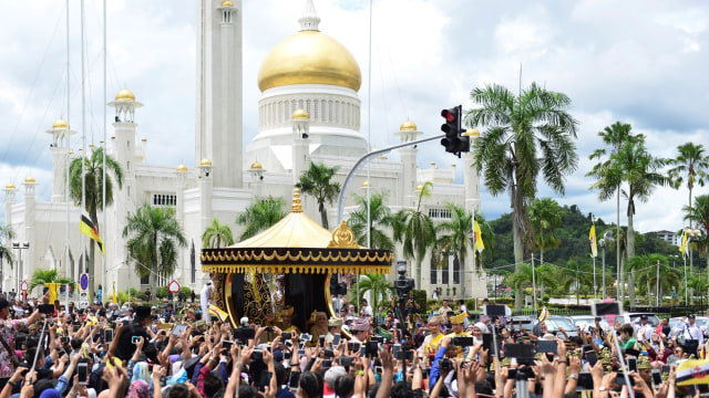 Sultan Brunei Bertahta 50 Tahun (Foto: REUTERS/Ahim Rani)