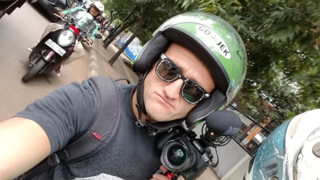 Youtuber Casey Neistat naik Go-Jek di Jakarta. (Foto: Casey Neistat via Twitter)