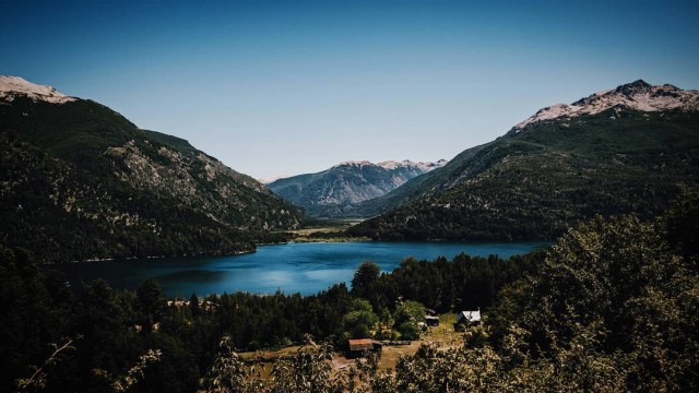 Taman Nasional Los Alerces di Andes, Argentina (Foto: Instagram/@juliditasio)