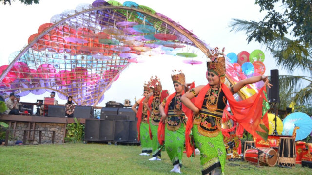 Tari Gandrung Sewu di Ijen Summer Jazz 2017 (Foto: DN Mustika Sari/kumparan)