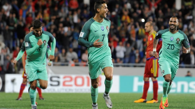 Ronaldo merayakan gol untuk Portugal. (Foto: REUTERS/Vincent West)