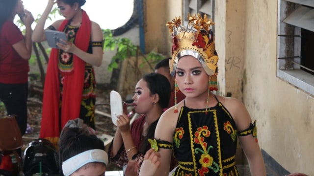 Penari yang akan tampil di Festival Gandrung Sewu (Foto:  Joseph Pradipta /kumparan)