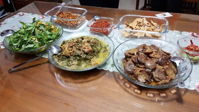 Sajian makanan di rumah Dahlan Iskan (Foto: Istimewa)