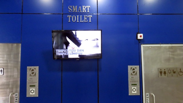 Peresmian Smart Toilet di Halte Busway Monas (Foto: Yudhistira Amran/kumparan)