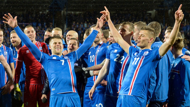 Pemain-pemain Islandia merayakan kelolosan. (Foto: AFP/Haraldur Gudjonsson)