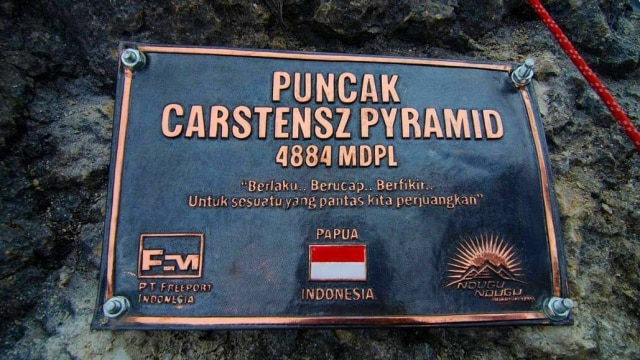Carstensz Pyramid atau Puncak Jaya (Foto: Instagram @kopasusofficial)