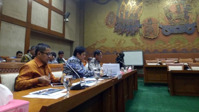 Rapat Menperin Airlangga Hartarto di Komisi VI DPR (Foto: Ela Nurlaela)
