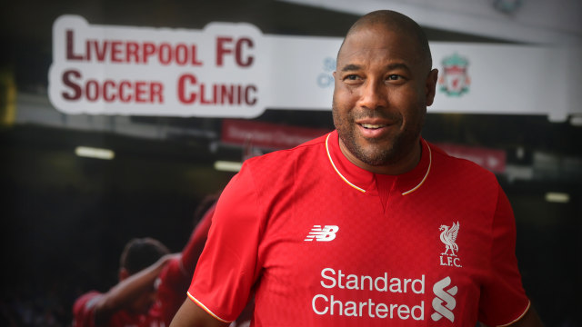 Legenda Liverpool, John Barnes. (Foto: AFP/Isaac Lawrence)