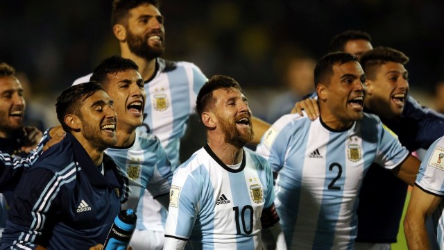 Messi dkk. merayakan kemenangan. (Foto: Edgard Garrido/Reuters)