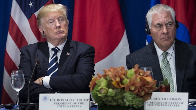 Donald Trump dan Rex Tillerson (Foto: AFP/Brendan Smialowski )