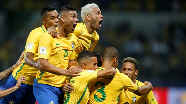 Pekik gembira pemain-pemain Brasil. (Foto: Stringer/Reuters)