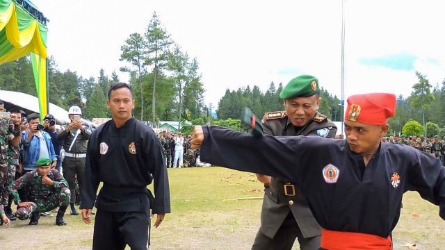 Selain Siap Bertempur, Prajurit TNI Aceh Ini Juga Miliki Kekuatan Beladiri Yang Ekstrem
