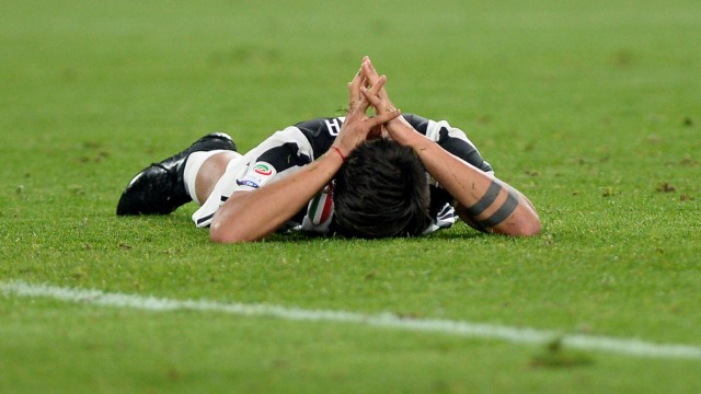 Dybala gagal mengeksekusi penalti. (Foto: Reuters/Stringer)