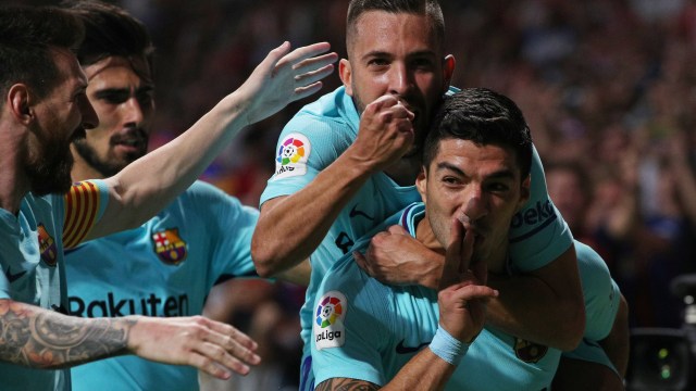 Luis Suarez selamatkan Barcelona. (Foto: Reuters/Sergio Perez)