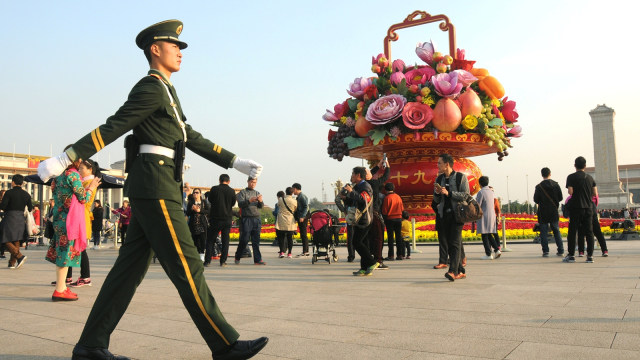 Polisi berjaga di Tiananmen (Foto: REUTERS/Stringer)