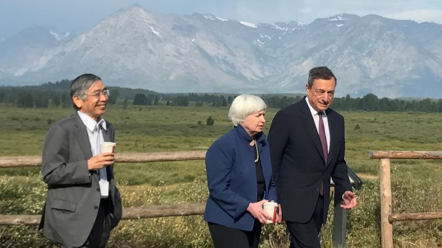 Haruhiko Kuroda, Janet Yellen, dan Mario Draghi (Foto: REUTERS/Jade Barker)