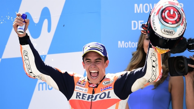 Marquez di podium Jerez. (Foto: Jose Jordan/AFP)