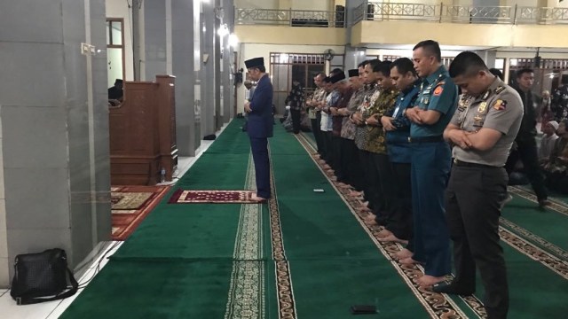 Presiden Joko Widodo Salat di Masjid Agung Garut (Foto: Dok. Istimewa)