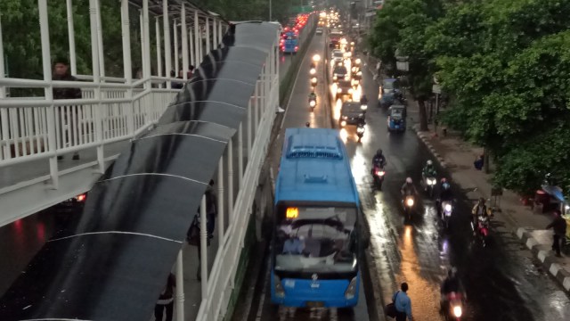 Suasana lalu lintas Jakarta. (Foto: Aprilandika Pratama/kumparan)