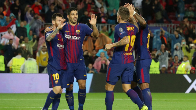 Para pemain Barcelona merayakan gol Lucas Digne. (Foto: Reuters/Ivan Alvarado)