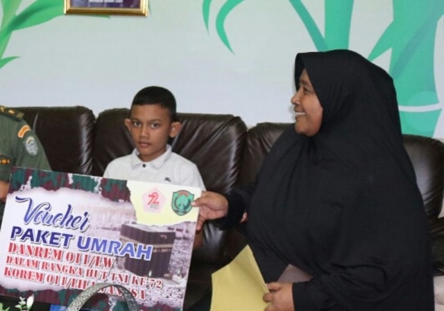 Kisah "Raihan"Bersama Kado Paket Umrah Untuk Ibunya di HUT TNI Ke-72 di Aceh (1)