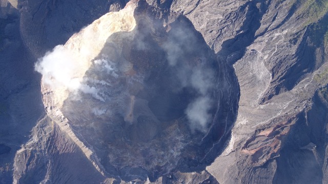 Kawah Gunung Agung (Foto: Dok. BNPB)