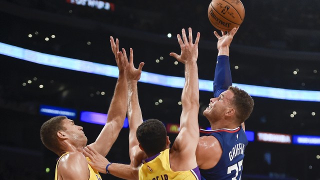 Balke Griffin saat kalahkan Lakers. (Foto: Reuters/Kelvin Kuo)