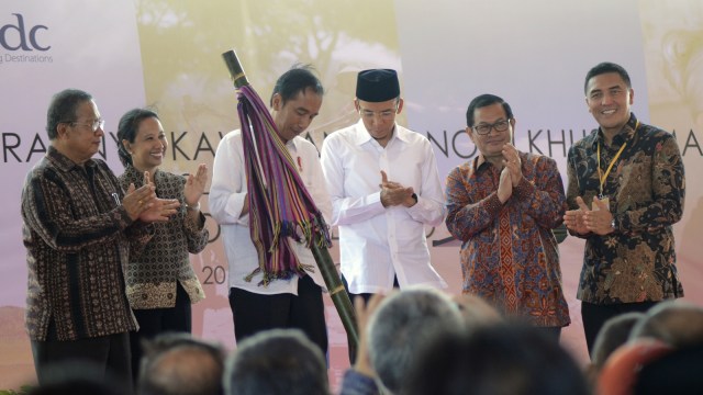 Jokowi meresmikan operasional KEK Mandalika (Foto: Antara/Ahmad Subaidi)
