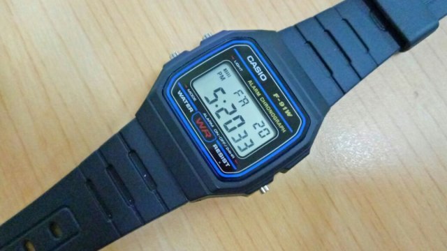 Jam tangan Casio F-91W (Foto: Denny Armandhanu/kumparan)
