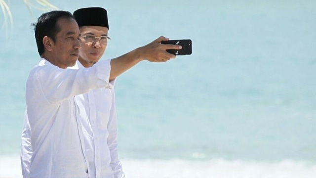 Jokowi dan Gubernur NTB berswafoto. (Foto: Instagram @humasntb)