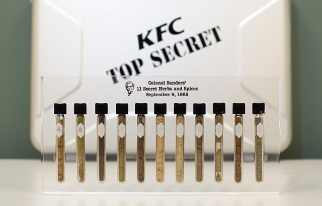 Motif Rahasia KFC Cuma Follow 11 Orang di Twitter (1)