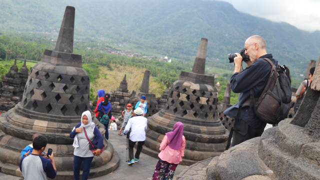 Ramai pengunjung di Candi Borobudur. (Foto: Iqbal/kumparan)