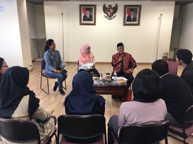 Taufiq Ismail bertemu dengan Mahasiswa Indonesia (Foto: Dok. Pribadi)