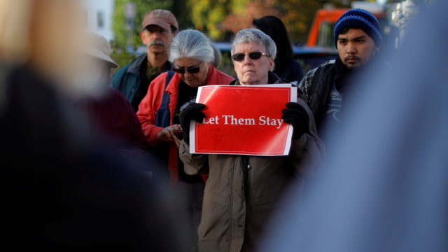 Demonstrasi mendukung imigran WNI di AS. (Foto: REUTERS/Brian Snyder/File Photo)