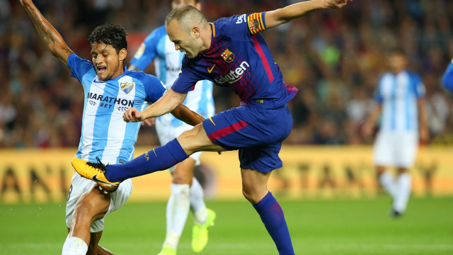 Andres Iniesta cetak gol kedua Barcelona. (Foto: Reuters/Albert Gea)