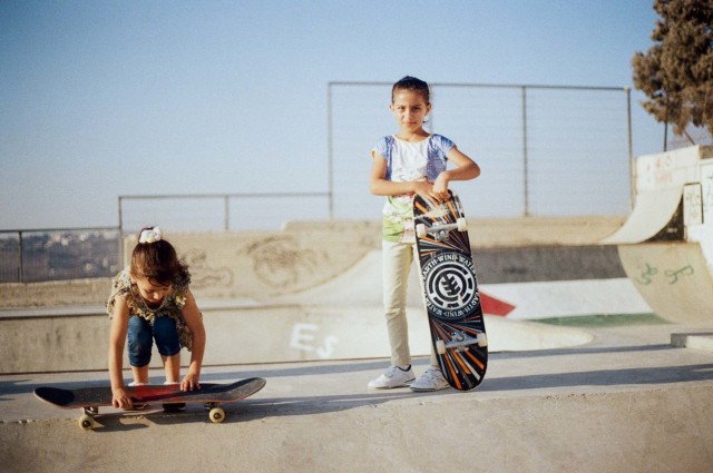 Anak-anak Palestina main skateboard (Foto: Skatepal)