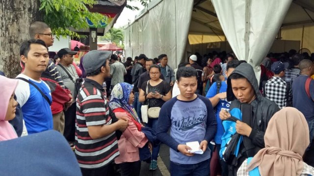 Suasana warga menunggu e-KTP (Foto: Nabilla Fatiara/kumparan)