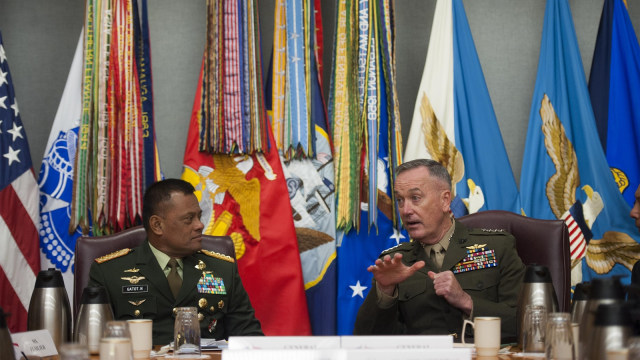 Jenderal Joseph F. Dunford Jr. & Jenderal Gatot N. (Foto: defense.gov)
