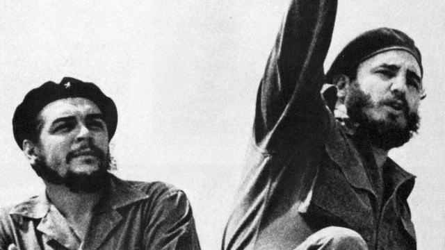 Fidel Castro dan Che Guevara (Foto: Wikimedia Commons)