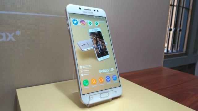 Samsung Galaxy J7 Plus. (Foto: Muhammad Fikrie/kumparan)